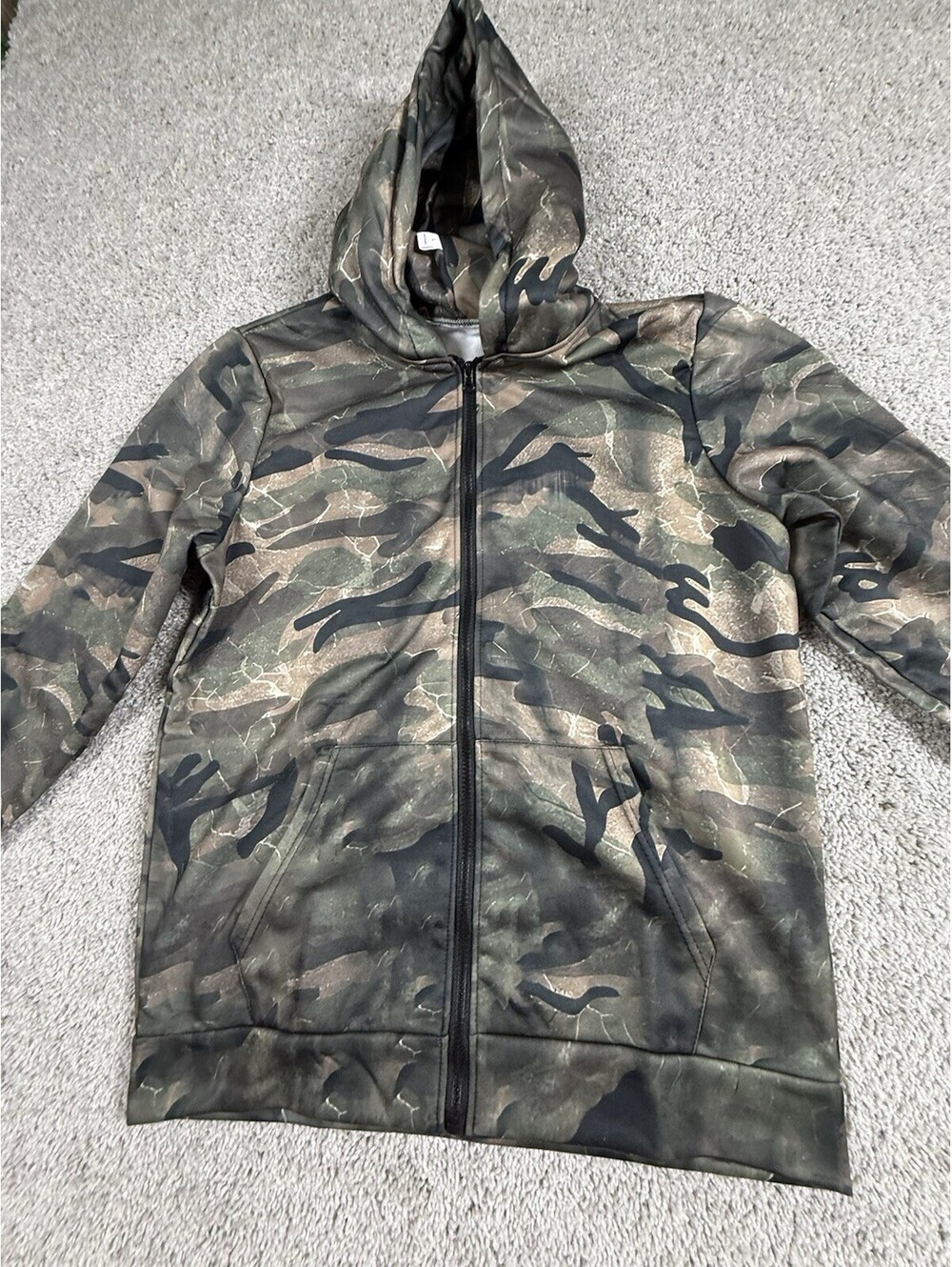 NWOT Men’s Full Zip Camo Hoodie Size Large Slim